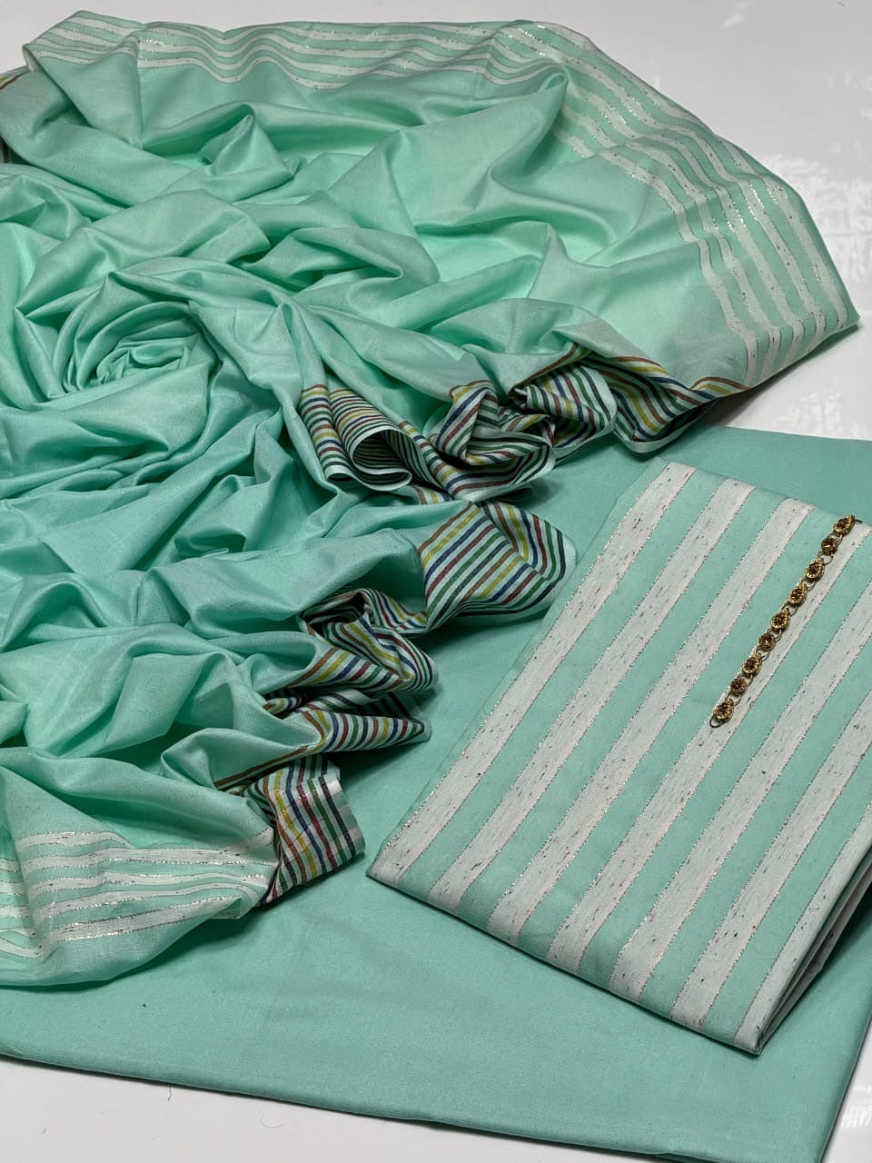 Unstitched 3 PC Royal Essence Lawn
(Mint Green White)