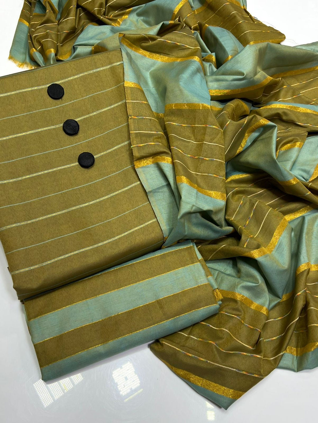 Unstitched 3 PC Royal Essence Lawn
(Green Zinc)