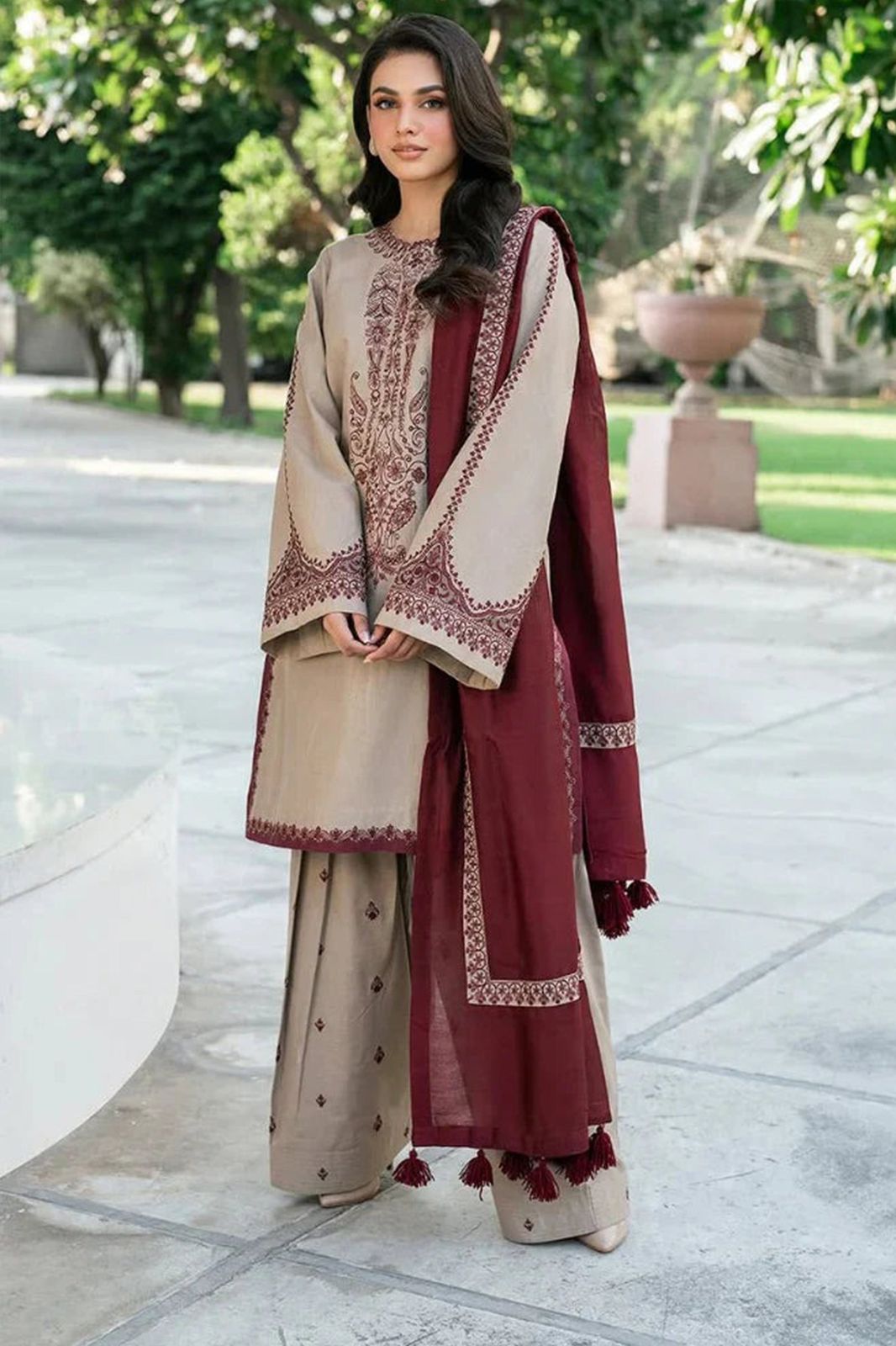 🌸 WINTER'S COLLECTION 🌸  🟥 BRAND NAME : LIBAAS 🟨 CATEGORY : DHANAK 3PC Embroidered (003)